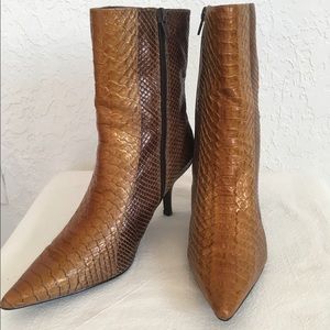 Pazzo Peta 8M pointy gold & brown ankle boot heels