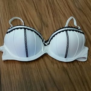 Candie's push up bra Sz 36B NWOT
