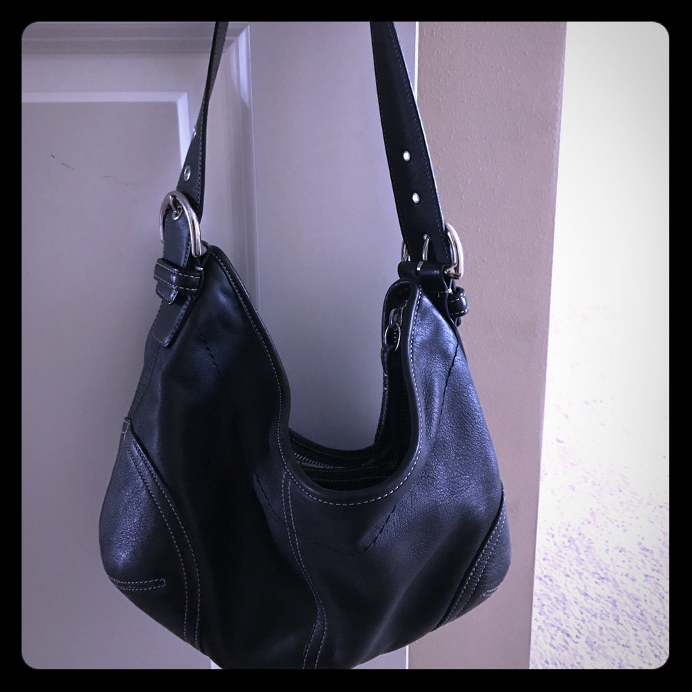 100 % authentic! Blk leather COACH