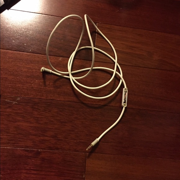 All white beats - Picture 2 of 2