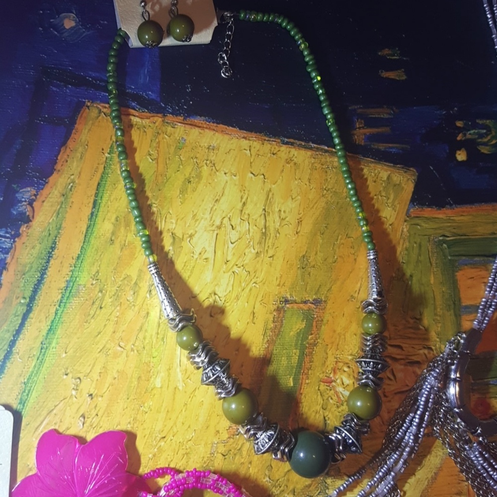 Earring and necklace set