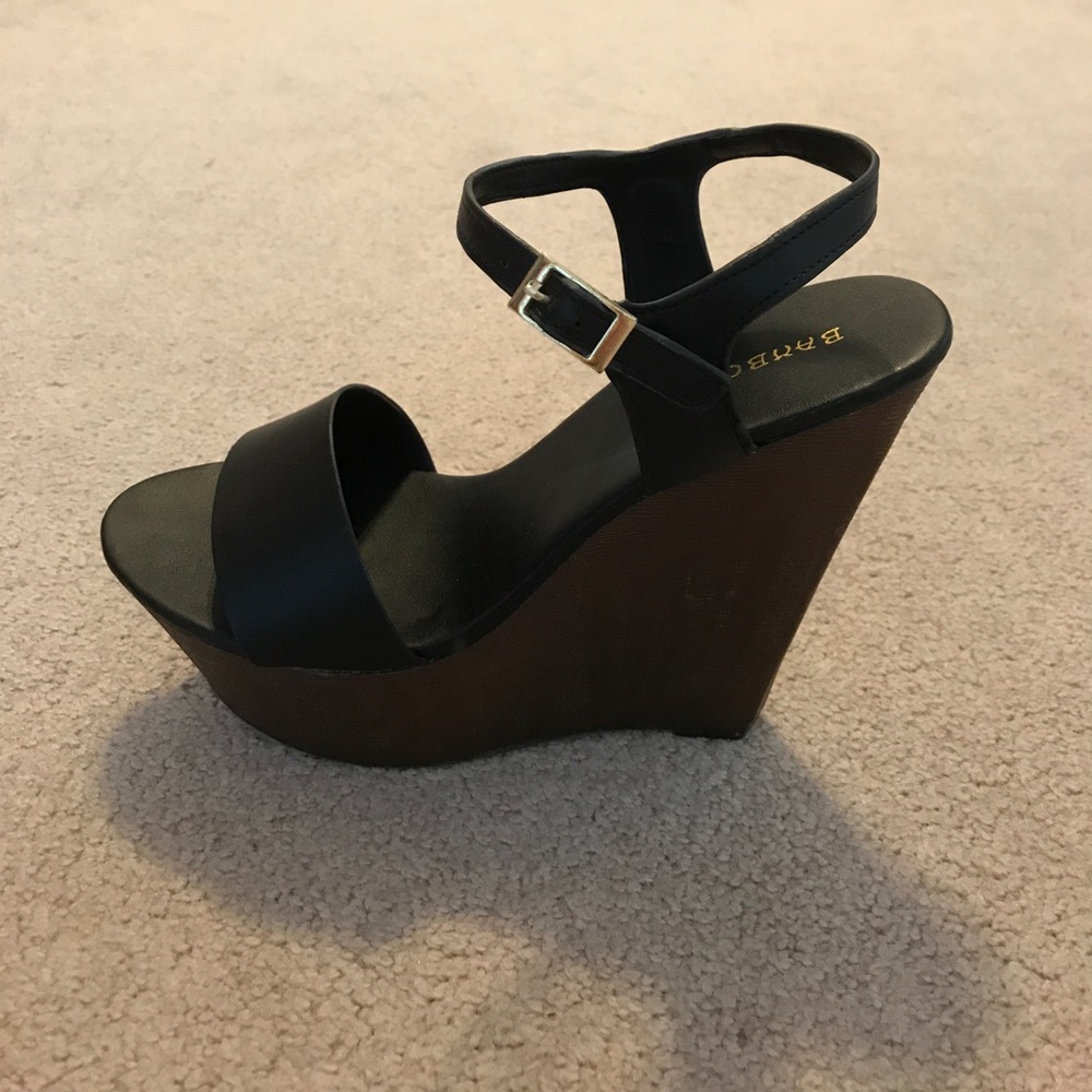 Bamboo size 9 black wedges