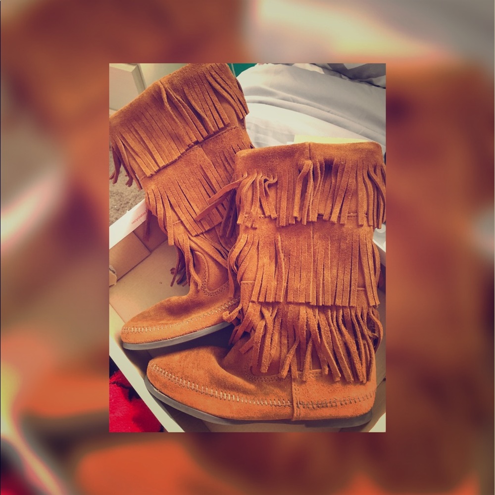 •Minnetonka Fringe Boots•