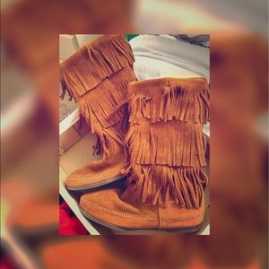 •Minnetonka Fringe Boots•