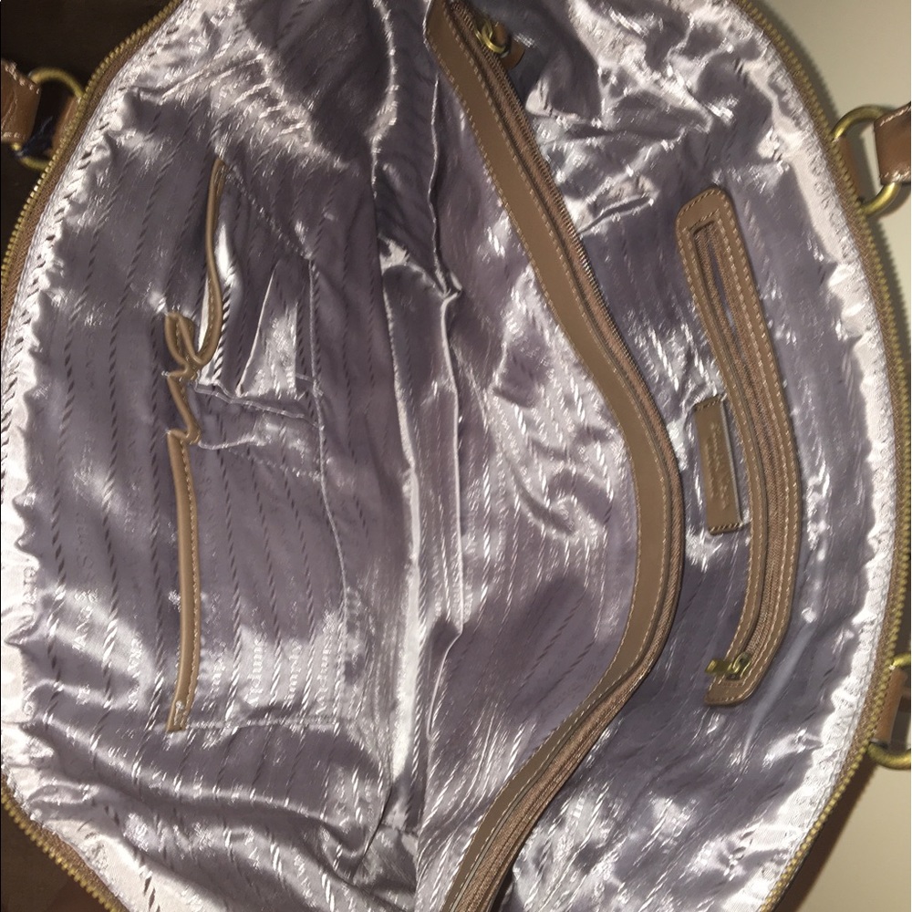 Vera Wang tote NEVER USED - Picture 3 of 3
