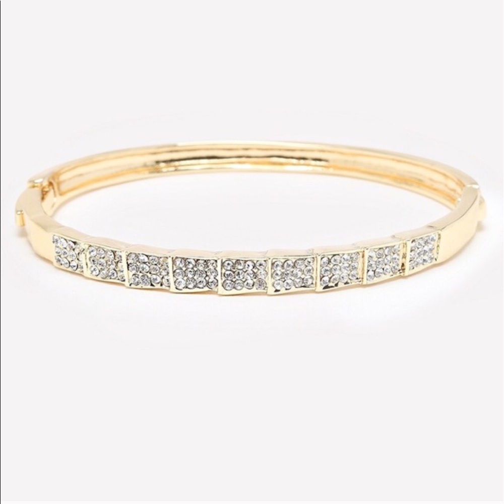 BEBE: Padded Jagged Edge Bracelet