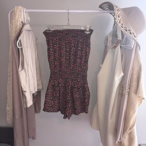 💓ONLY$5!💓 floral romper with pockets!