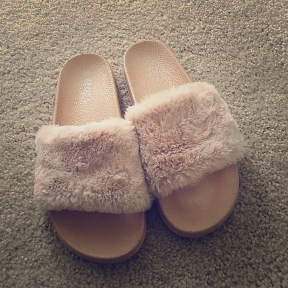 RiRi LOOKALIKE Slippers ‼️ 💖