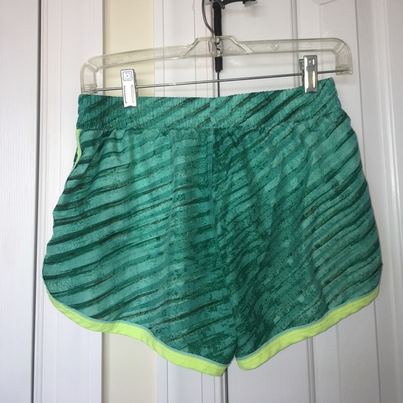 Under Armour Athletic Shorts - Picture 2 of 3