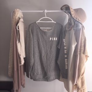 LIKE NEW. PINK off the should sweatshirt