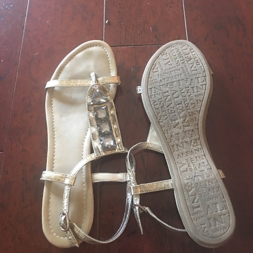 Sandals - Picture 4 of 4