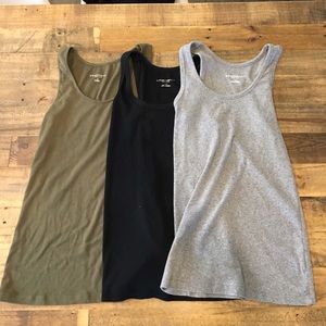 Set of three maternity tanks.