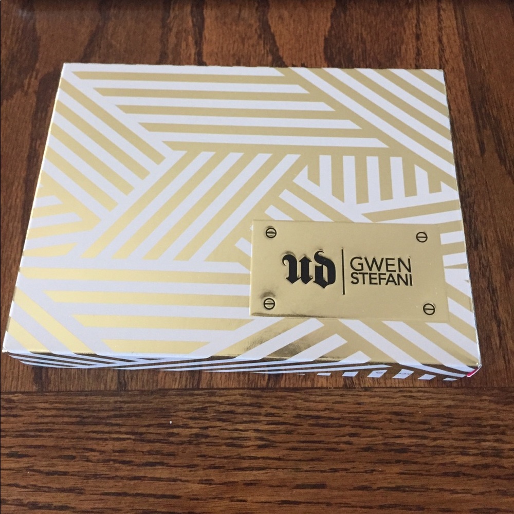 BRAND NEW urban decay Gwen Stefani palette