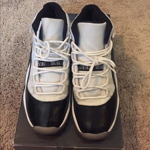 air jordan concord 11s. size 5.