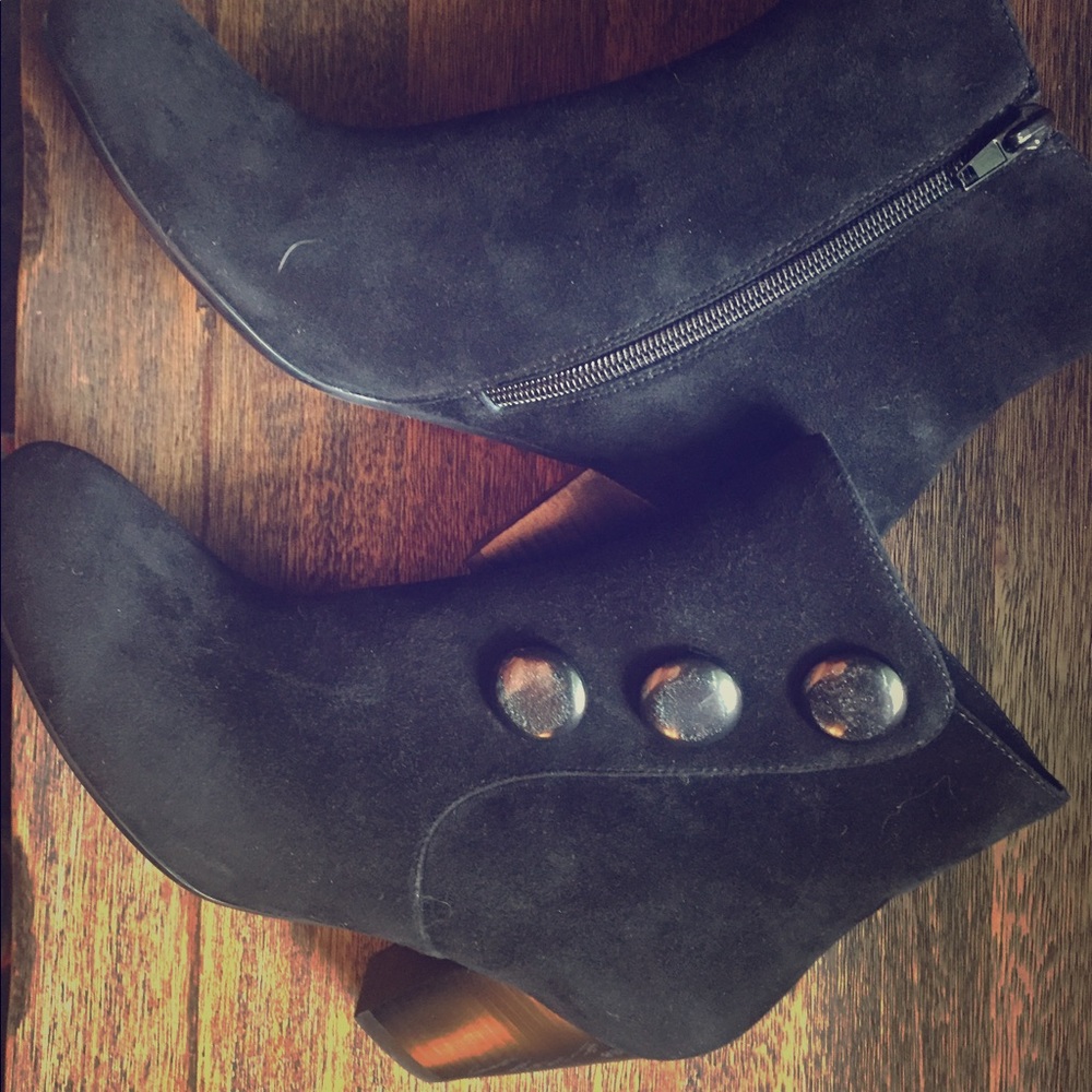 Vaneli suede bootie