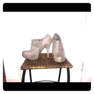 GUESS gray ankle boots