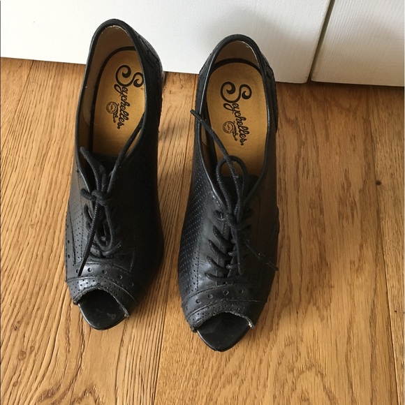 Seychelles Stacked High Heels - Picture 2 of 4