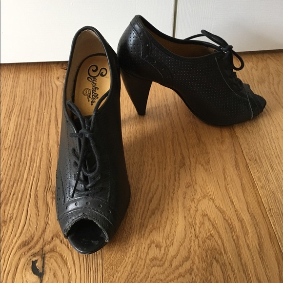 Seychelles Stacked High Heels - Picture 3 of 4