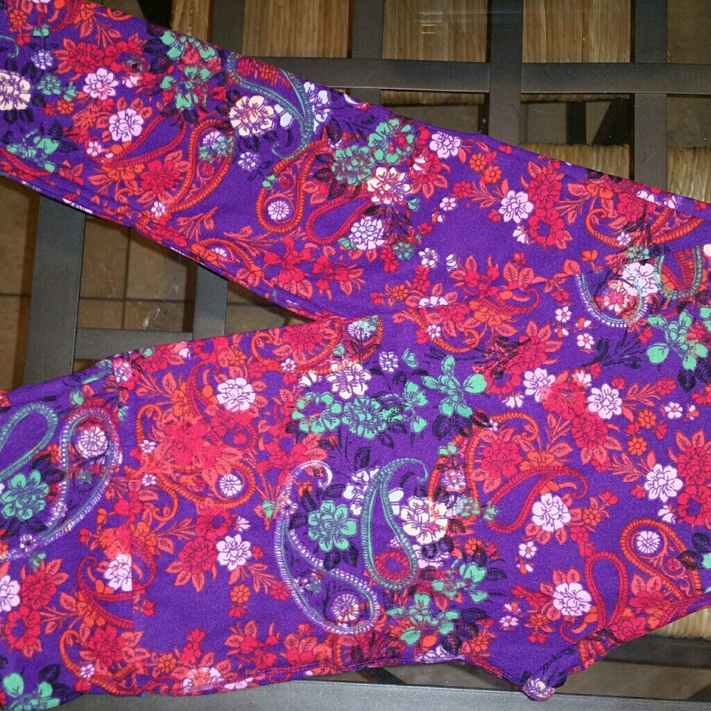 NWT Lularoe OS Paisley Leggings