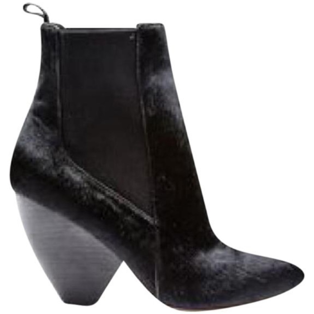 Aska Collection black Pony Hair boots. (Trooper)