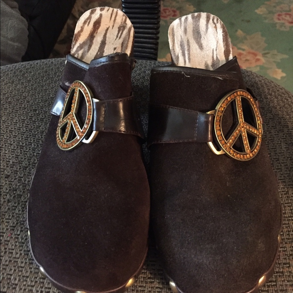 Two Lips clogs in brown with peace sign. Sz 8