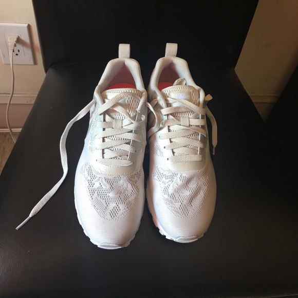 New - Picture 1 of 2