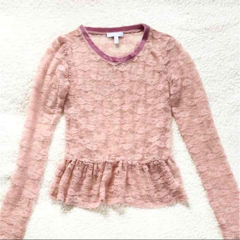 👗3 for 20👗 NWOT Blush Lace Top