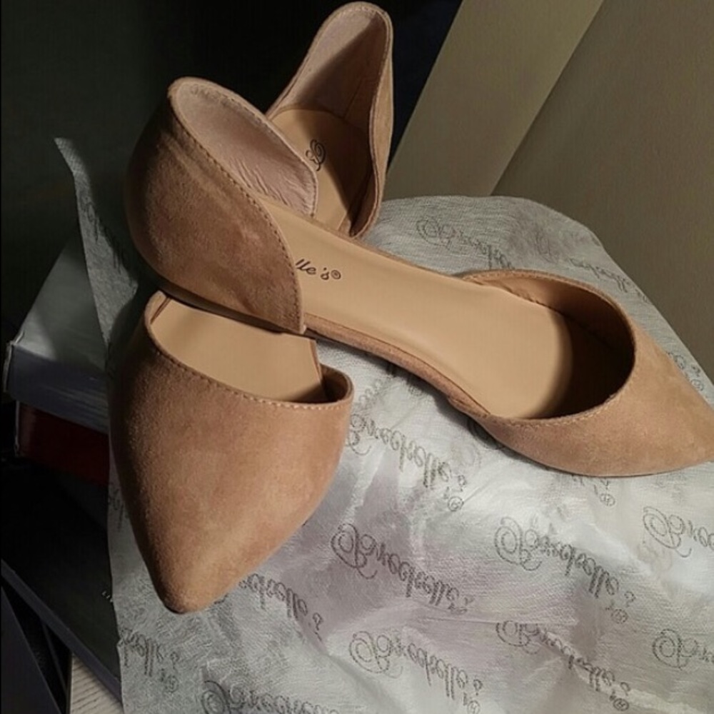 Breckelle's Nude, Pointed Toe Flats