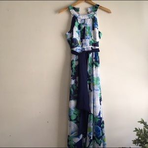 Attending a wedding? YOU NEED THIS DRESS!! 💕