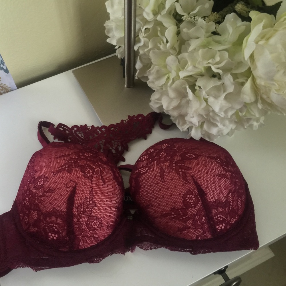 XOXO bra size 38C - Beautiful wine color - NWOT