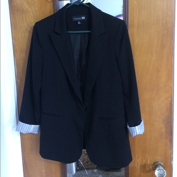 Forever 21 Jackets & Blazers - ✨Forever 21 black blazer! Size small✨