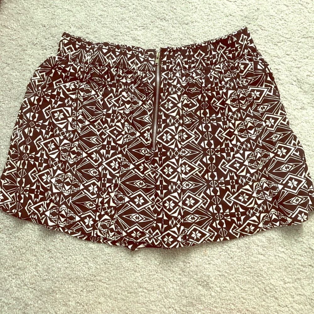 Black and white geometric zip front skirt