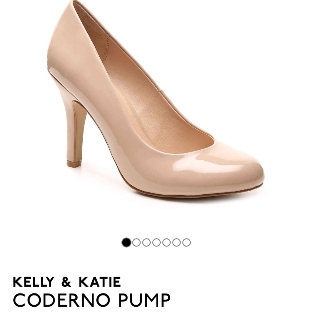 Nude pumps