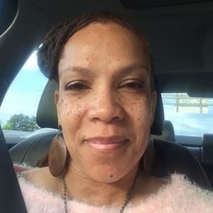 Meet your Posher, Dee dee