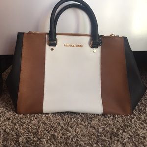 MK Sutton Large/Med Leather Satchel FINAL SALE!🔥