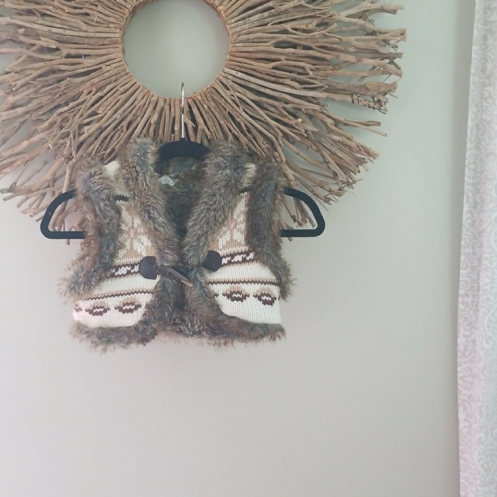 Cropped (faux) fur vest **Back to School**