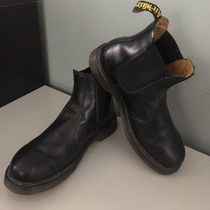 Dr. Martens 2976 Smooth Chelsea Boots in Black