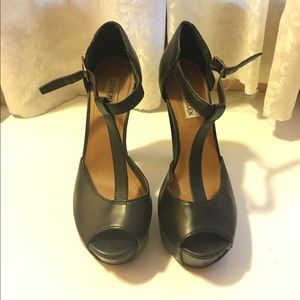 Steve Madden Black Tstrap Heels