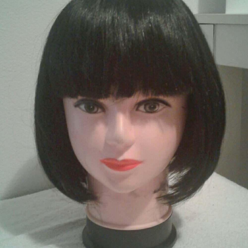 OUT OF STOCK /ACCESSORIES/BOB WIG NWT