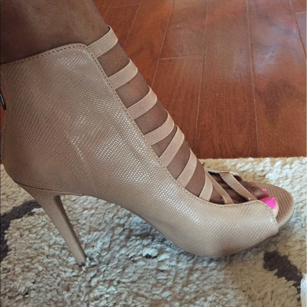 Steve Madden-Tan Heels