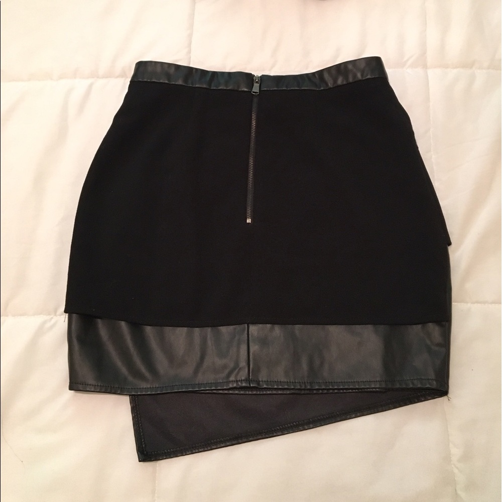 Tobi 'In All Angles' Black Skirt - Picture 3 of 8