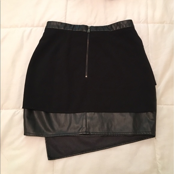 Tobi 'In All Angles' Black Skirt - Picture 3 of 8