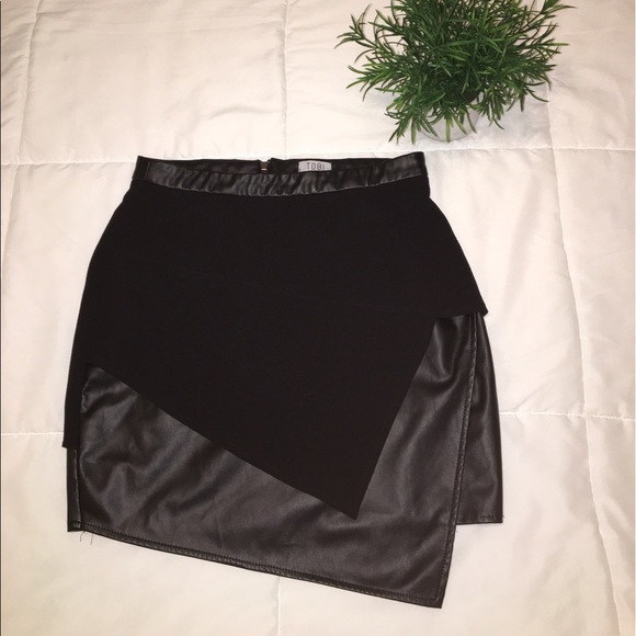 Tobi 'In All Angles' Black Skirt - Picture 2 of 8