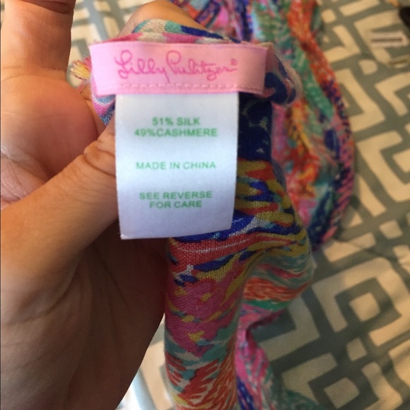 AUTHENTIC Lilly Pulitzer electric feel scarf - Picture 2 of 2