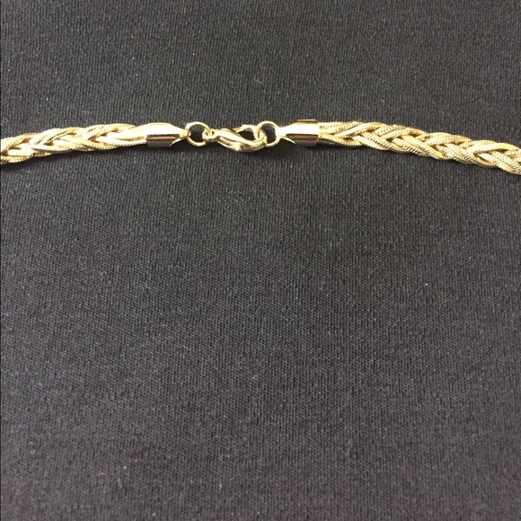 Gold accent necklace - Picture 3 of 5