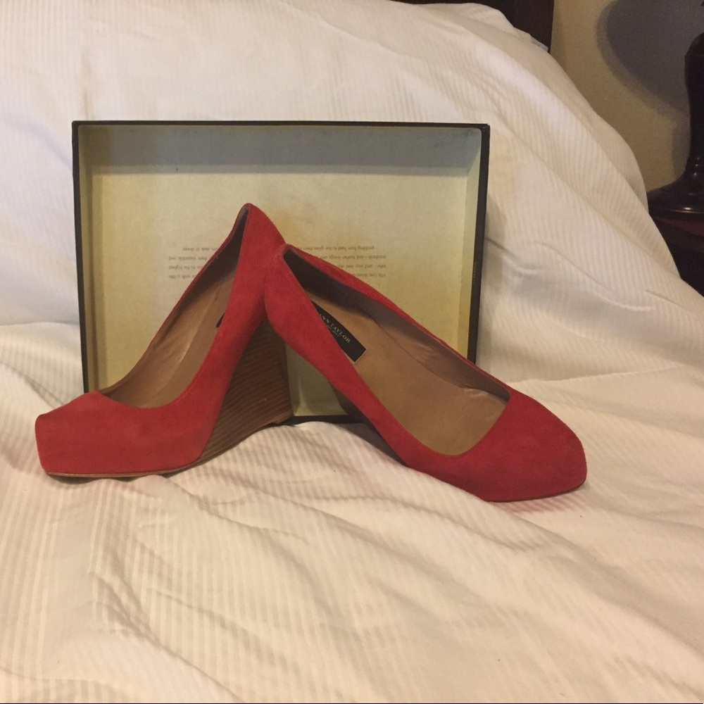 2-1/2" Wedge Ann Taylor shoes