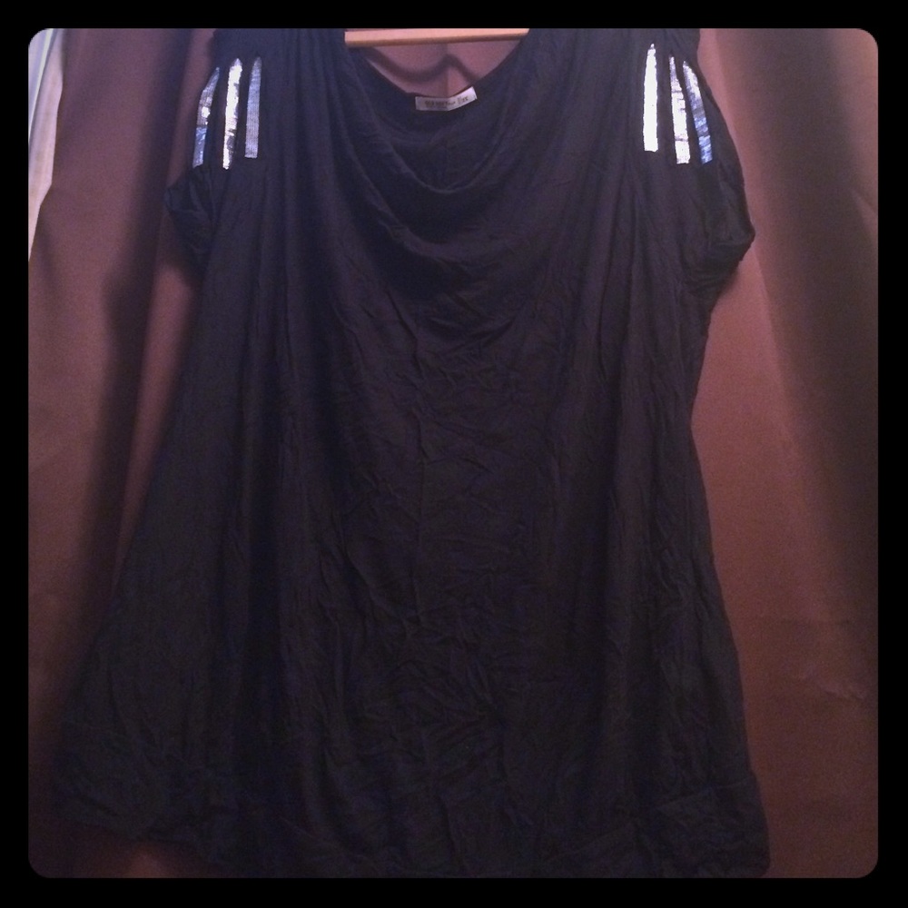 ⭐️⭐️Like New Embellished Blouse⭐️⭐️