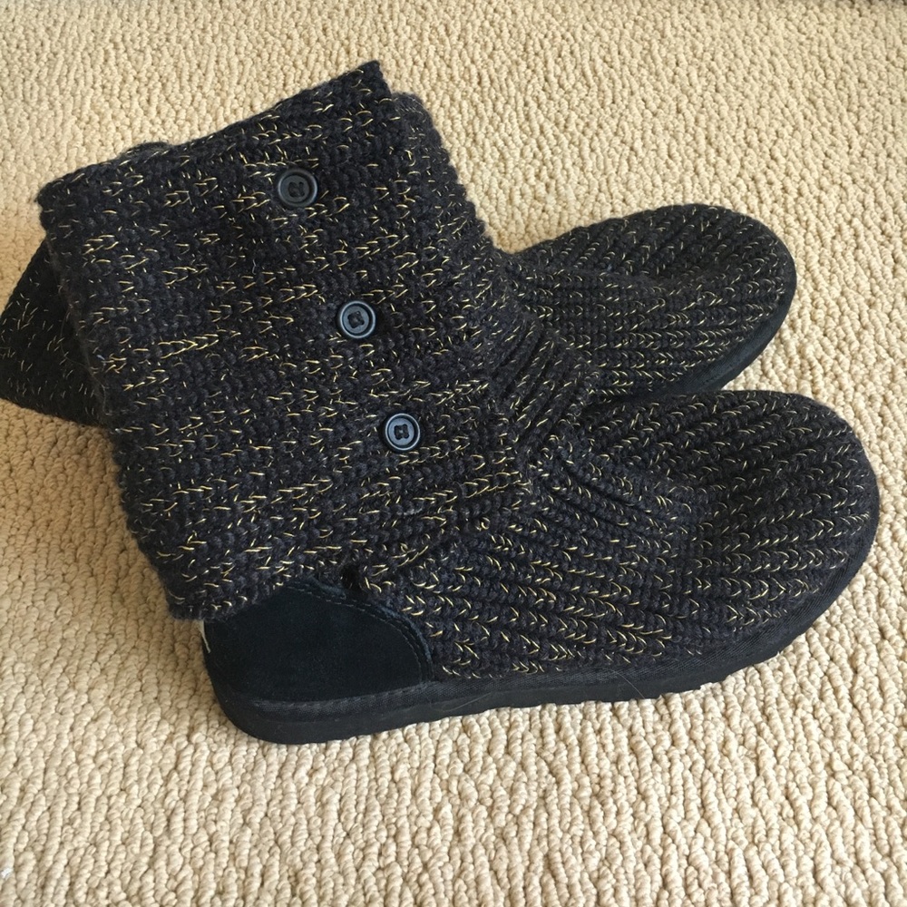 UGG classic cardy knit in black and gold