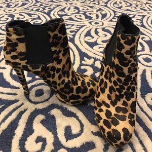 Gianni Bini leopard booties