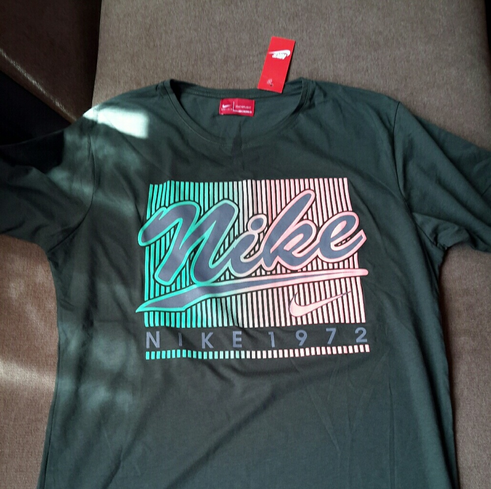 T-shirts nike